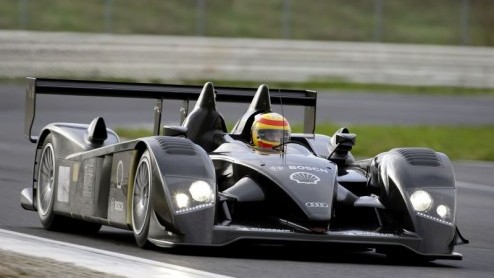 Aanstaande zaterdag (18 maart) is het zover, dan zal de Audi R10 zijn debuut gaan maken op het internationale race niveau. Sebring zal de plek zijn waar de R10 voor het eerst racend te bewonderen zal 