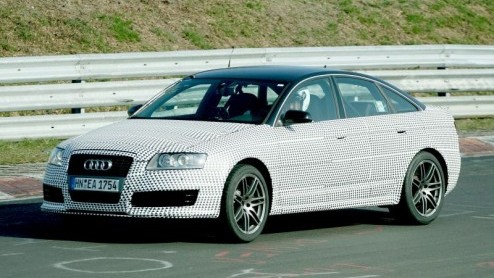 Audi is druk bezig om de strijdbijl weer op te graven. Waar BMW en Mercedes nu nog de dienst uit maken in de supersnelle limousine klasse (M5/E63 AMG), heeft Audi nu alleen nog de S6 als wapenfeit. Ma