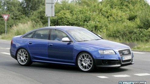 Opnieuw hebben we foto's van een van de meest brute Audi's die er zijn, de RS6. Zoals we al wisten kreeg de RS6 de motor uit de Lamborghini Gallardo, maar dan voorzien van een turbo. Het vermogen wat 