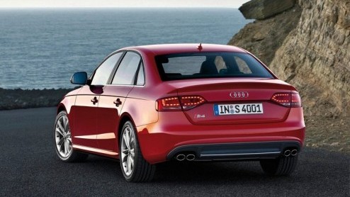 Audi zoekt het weer in de pks. Dit keer is de S4 aan de beurt! Niet meer met een V8, maar wel een drieliter V6 met compressor, goed voor 333 pk. Samen met de nieuwe zeventraps S tronic versnellingsba