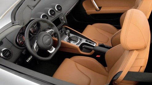 Je kon er de klok op gelijk zetten en een echte verassing is het dan ook niet meer, maar Audi heeft de TT Roadster officieel onthuld.