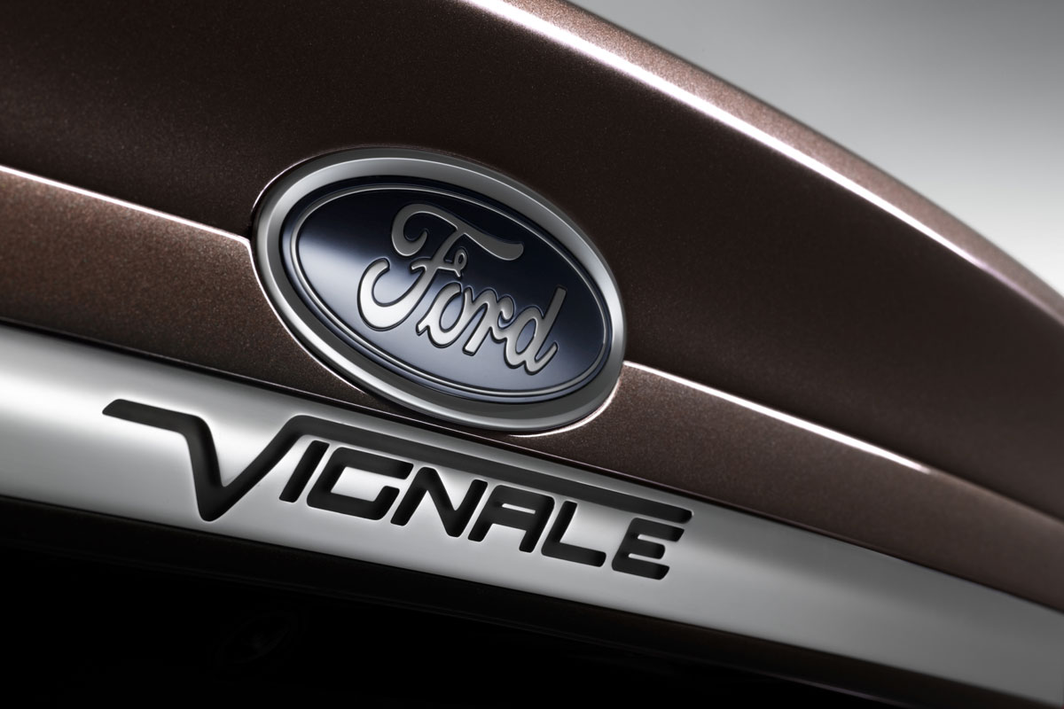 Ford Vignale introductie vindt plaats tijdens AutoRAI 2015, waarna twee Ford Stores in Amsterdam en Zaandam operationeel zijn.