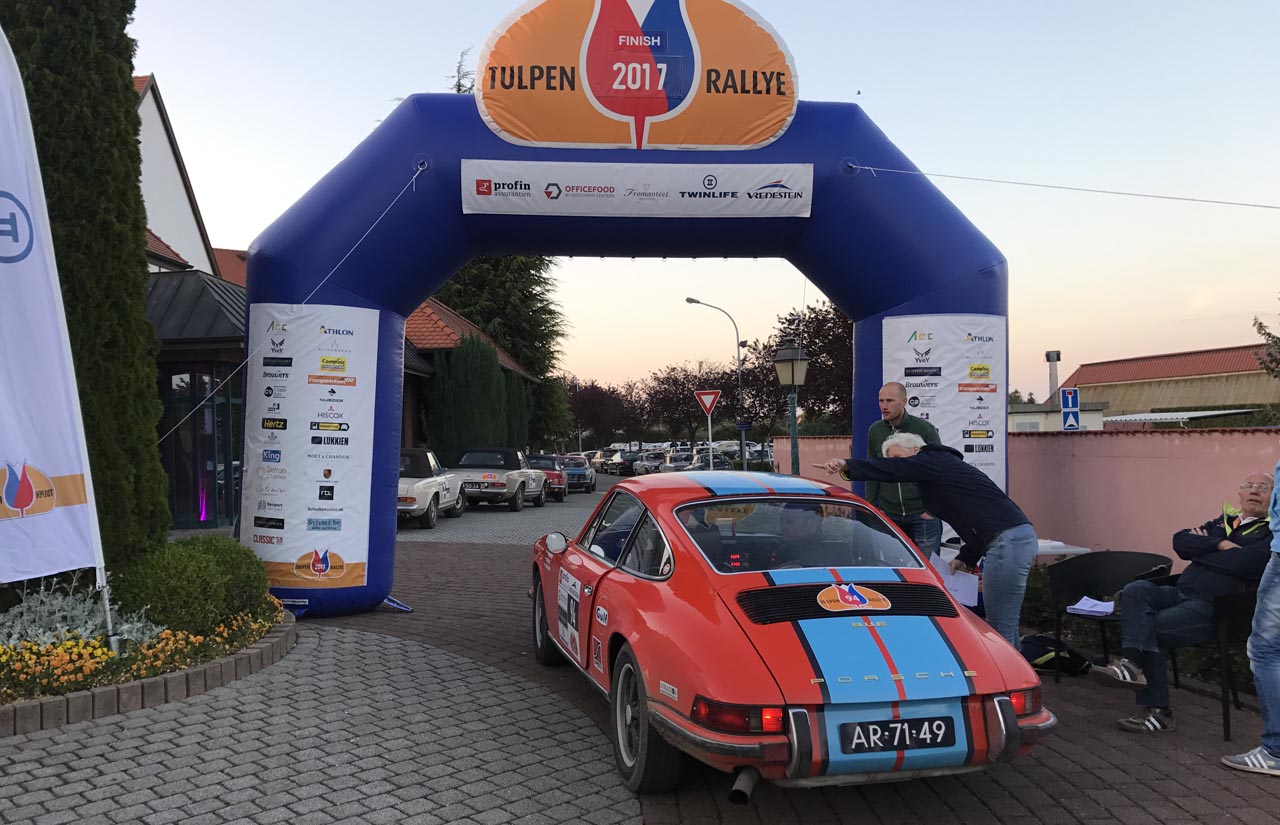 Ruben van Hattem en Quinten van Solt rijden als het AutoVandaag team de Tulpenrally en doen verslag van de eerst twee dagen.