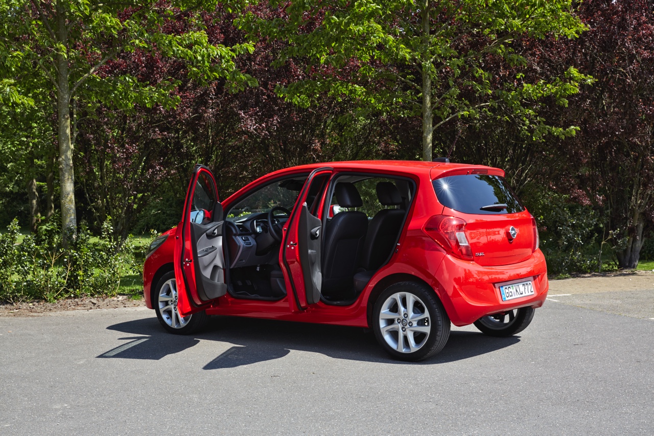 Opel voegt de Opel Karl Easytronic per direct in 2016 toe aan het gamma. De Karl met automaat is iets zuiniger en dit zijn de prijzen.