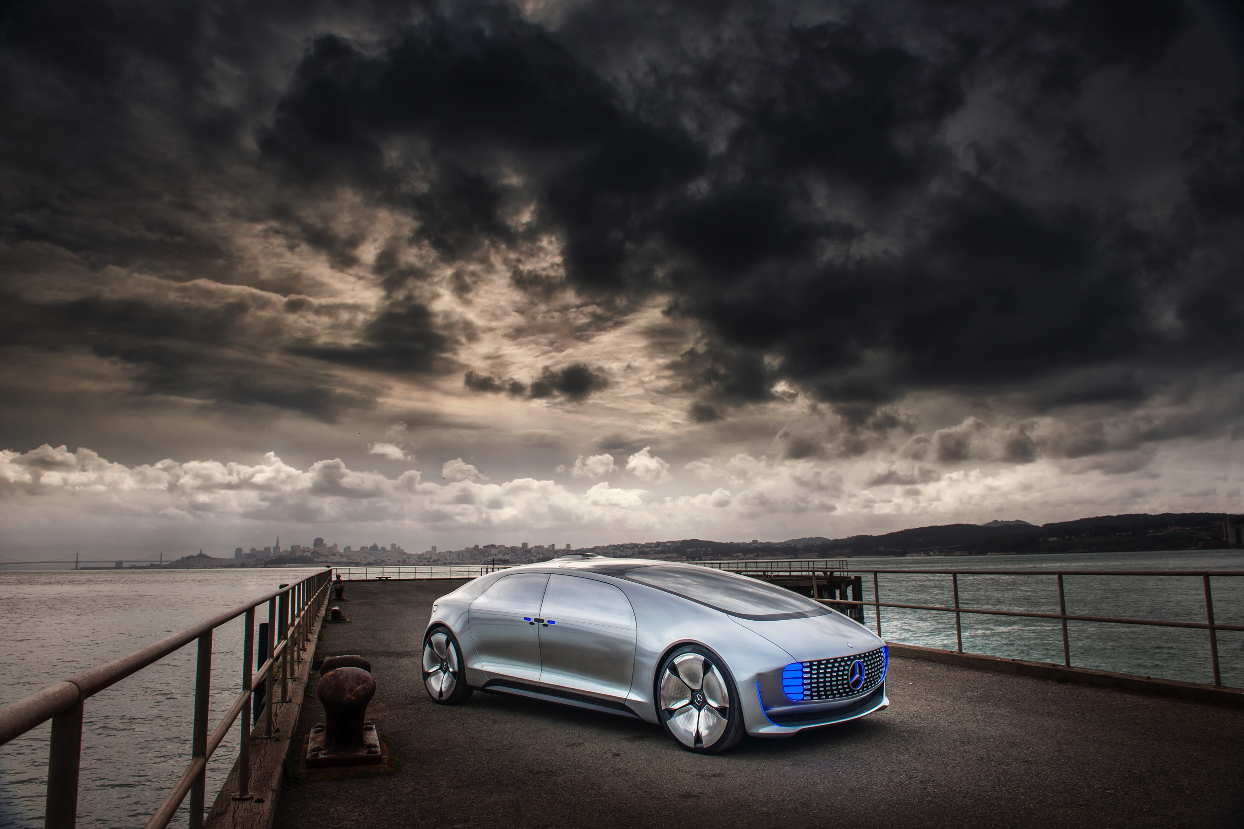 Met de Mercedes-Benz F 015 Luxury in Motion conceptcar laat Mercedes zien hoe autonoom rijden er in 2030 uit moet komen te zien. In San Francisco stapten we in en lieten de auto het werk doen.