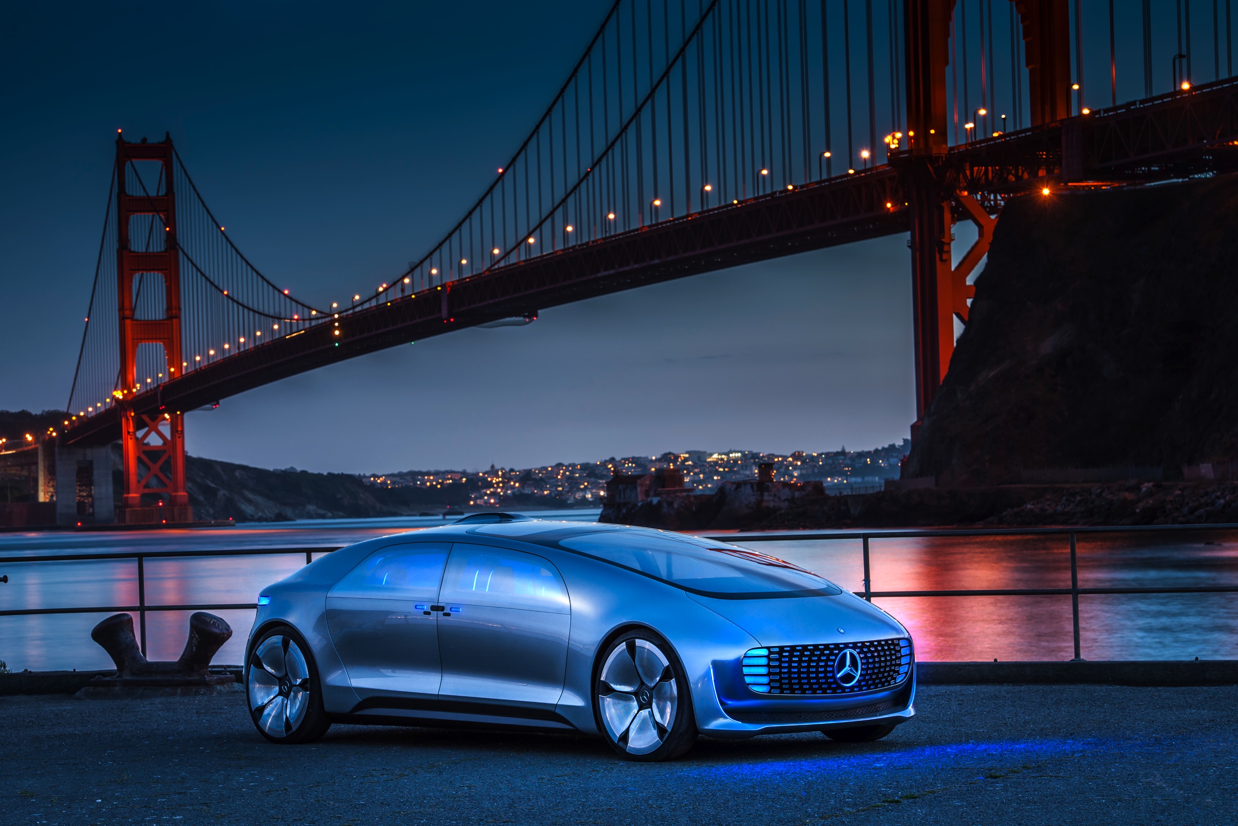 Met de Mercedes-Benz F 015 Luxury in Motion conceptcar laat Mercedes zien hoe autonoom rijden er in 2030 uit moet komen te zien. In San Francisco stapten we in en lieten de auto het werk doen.