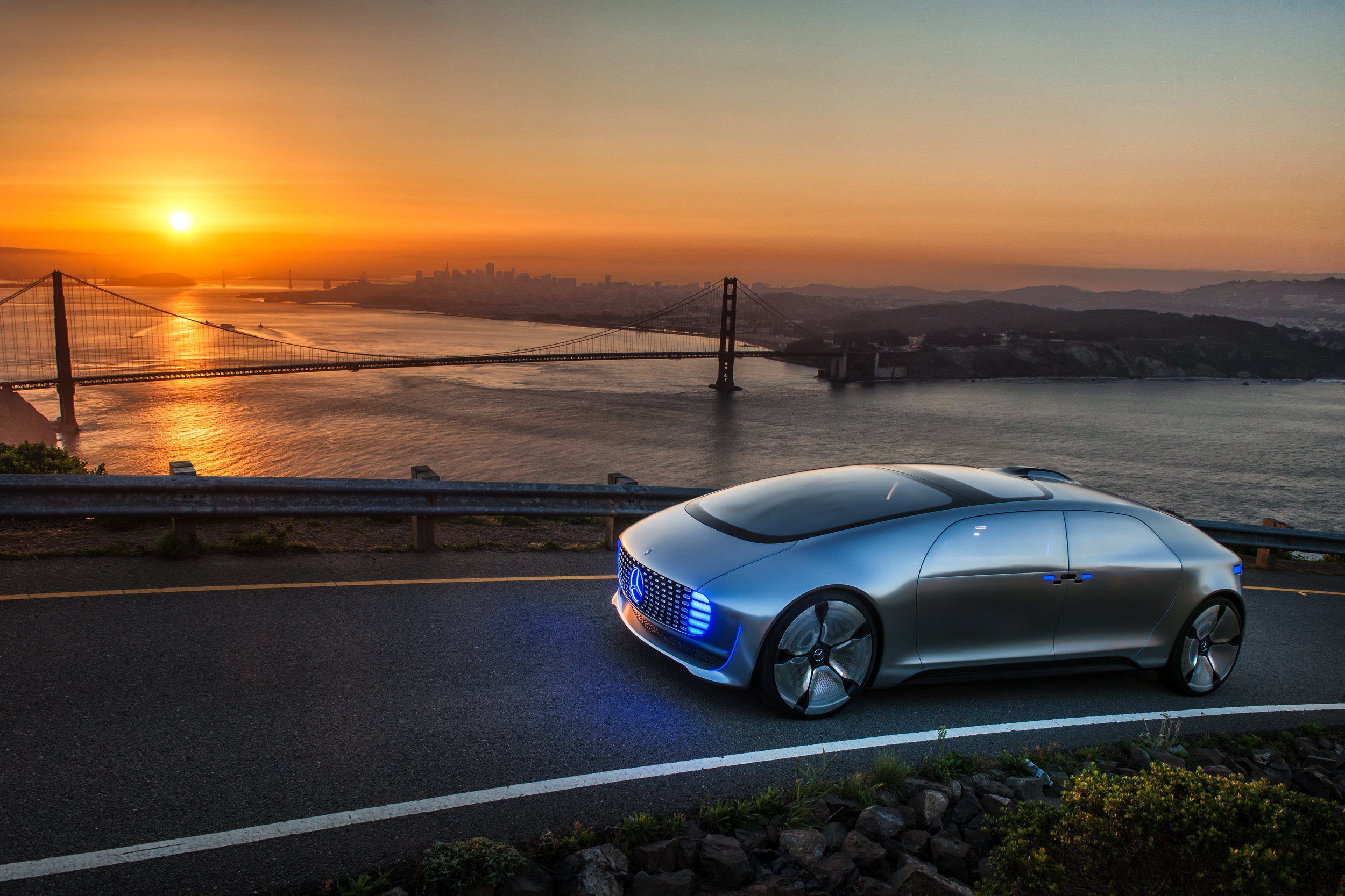 Met de Mercedes-Benz F 015 Luxury in Motion conceptcar laat Mercedes zien hoe autonoom rijden er in 2030 uit moet komen te zien. In San Francisco stapten we in en lieten de auto het werk doen.