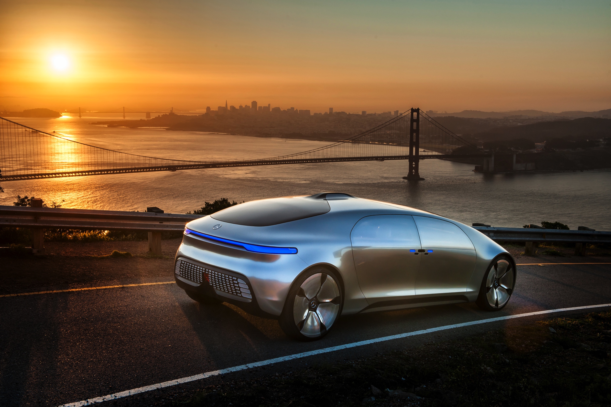 Met de Mercedes-Benz F 015 Luxury in Motion conceptcar laat Mercedes zien hoe autonoom rijden er in 2030 uit moet komen te zien. In San Francisco stapten we in en lieten de auto het werk doen.