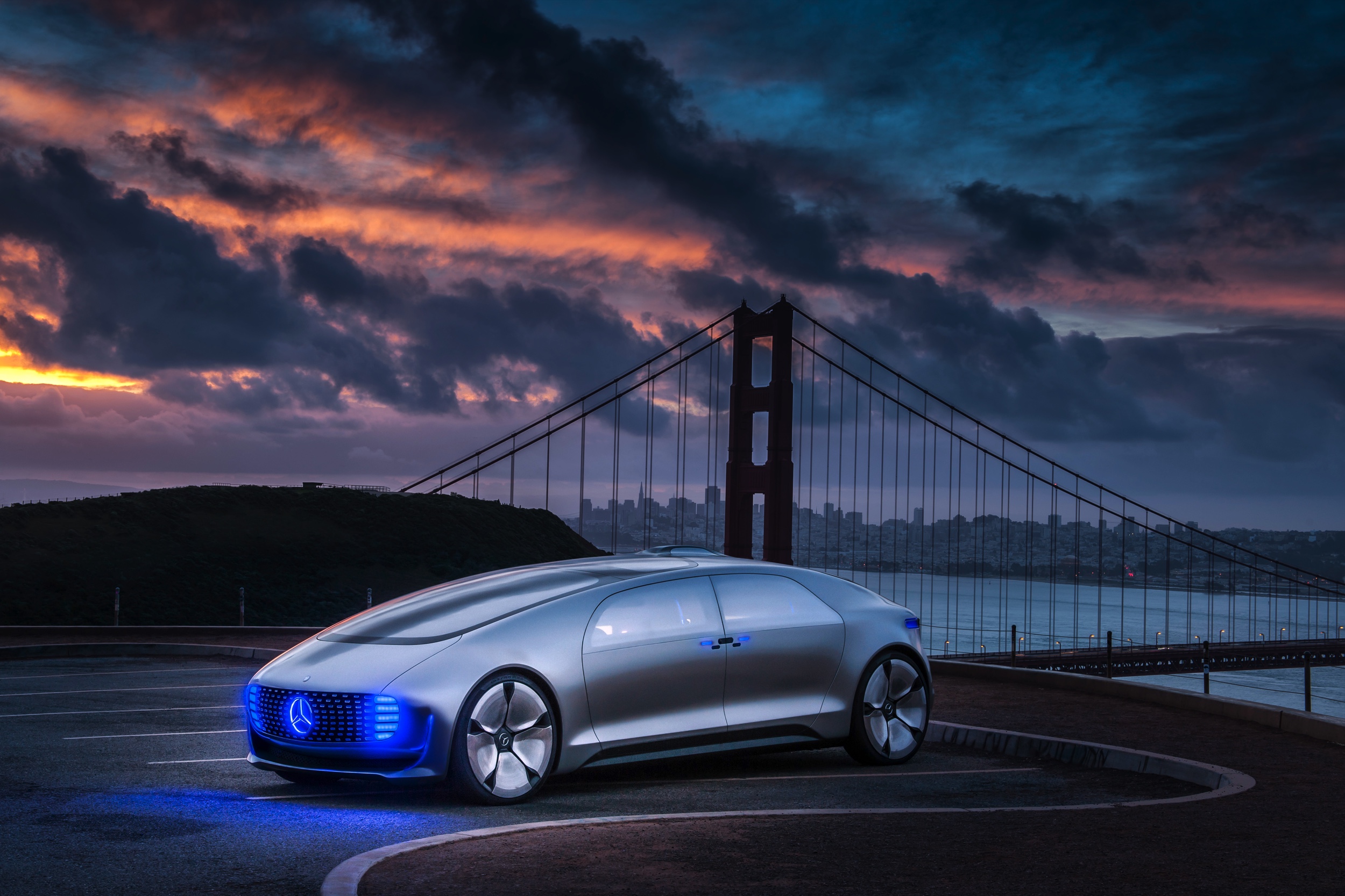 Met de Mercedes-Benz F 015 Luxury in Motion conceptcar laat Mercedes zien hoe autonoom rijden er in 2030 uit moet komen te zien. In San Francisco stapten we in en lieten de auto het werk doen.
