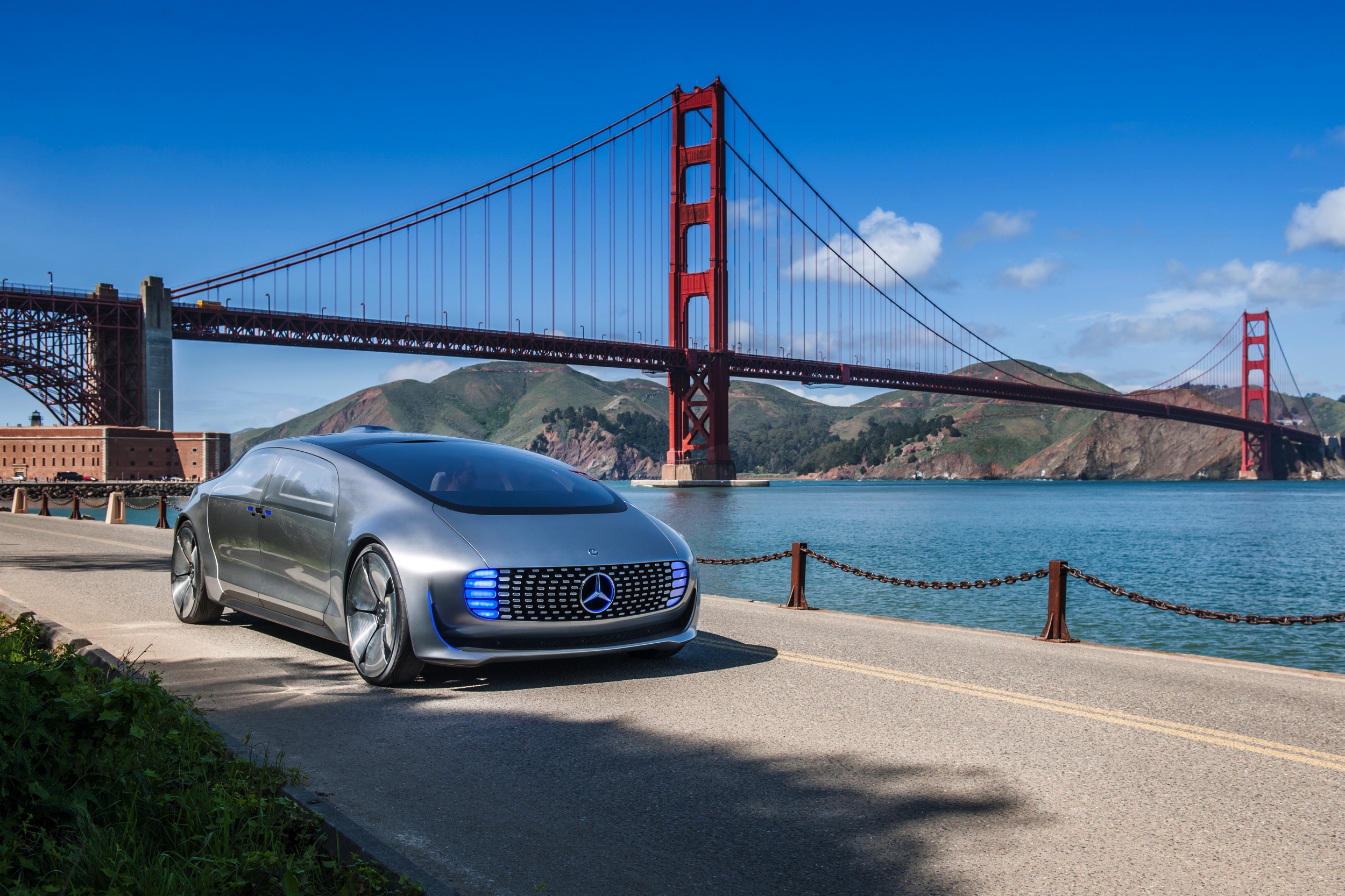Met de Mercedes-Benz F 015 Luxury in Motion conceptcar laat Mercedes zien hoe autonoom rijden er in 2030 uit moet komen te zien. In San Francisco stapten we in en lieten de auto het werk doen.