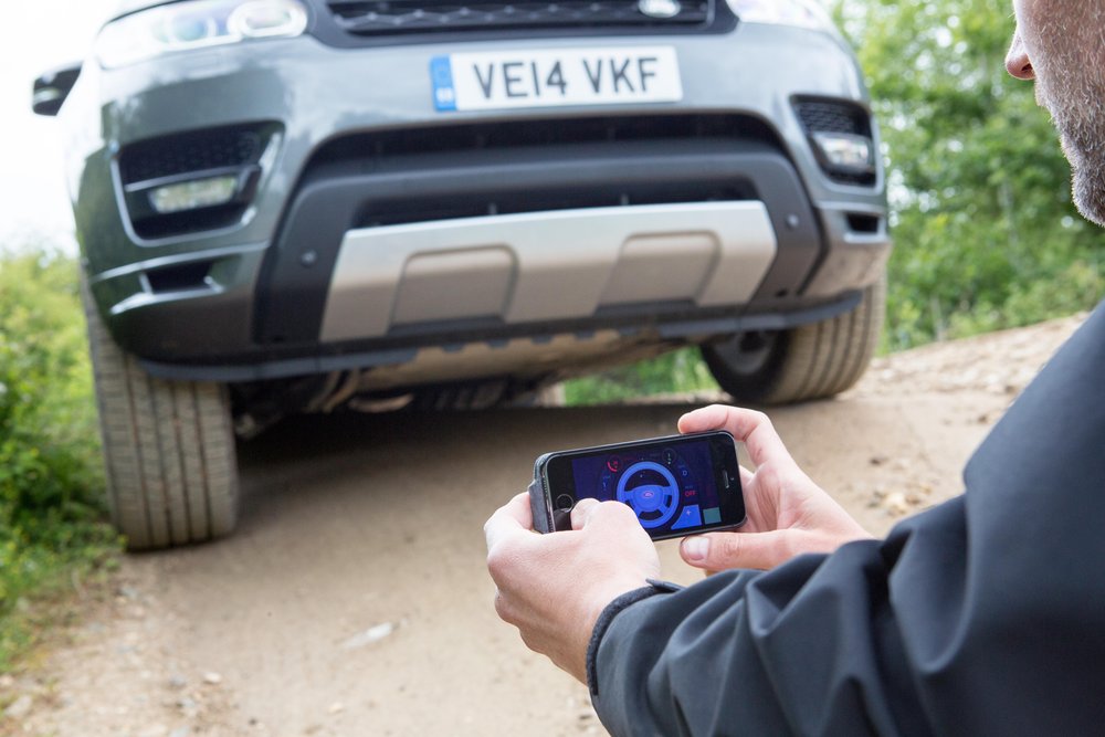 Land Rover onthult Range Rover Sport studiemodel met autonome rijfuncties voor onroad, parkeren en offroad.