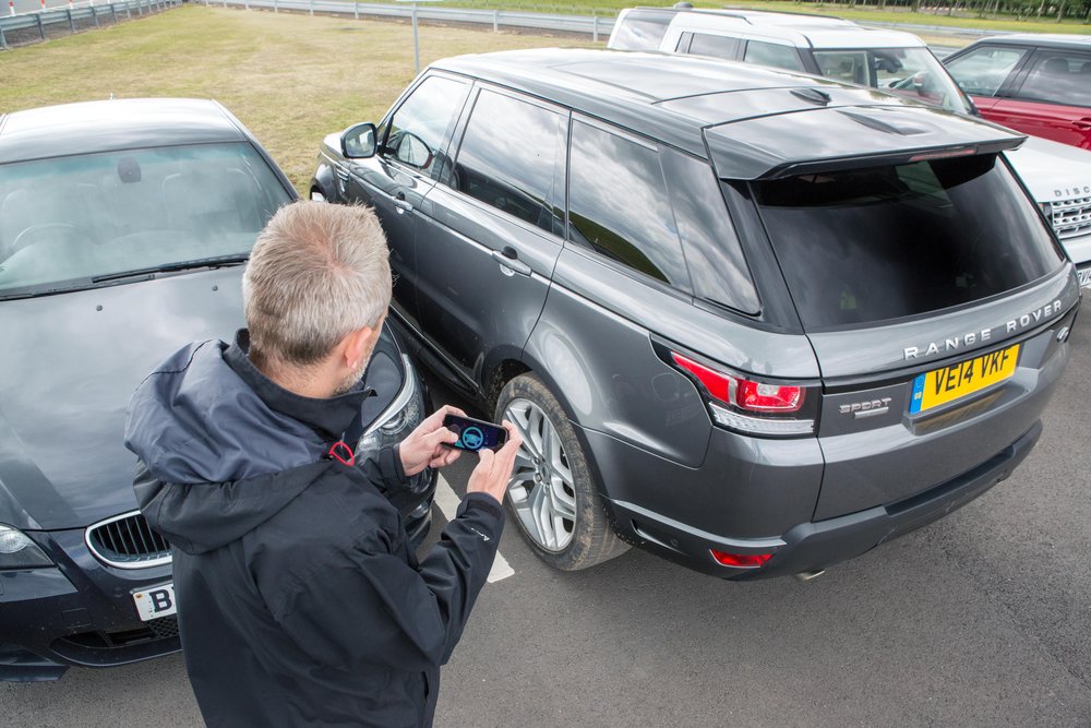 Land Rover onthult Range Rover Sport studiemodel met autonome rijfuncties voor onroad, parkeren en offroad.