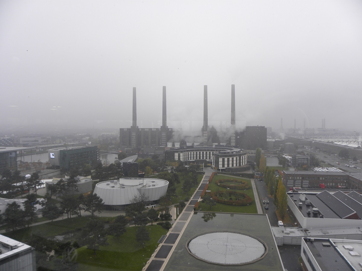 Autostadt is de plek waar de Volkswagen-groep het begrip merkbeleving tot uiting brengt. Wij namen er een kijkje en zochten uit of het alleen voor VAG-liefhebbers is of dat iedereen geweest moet zijn.
