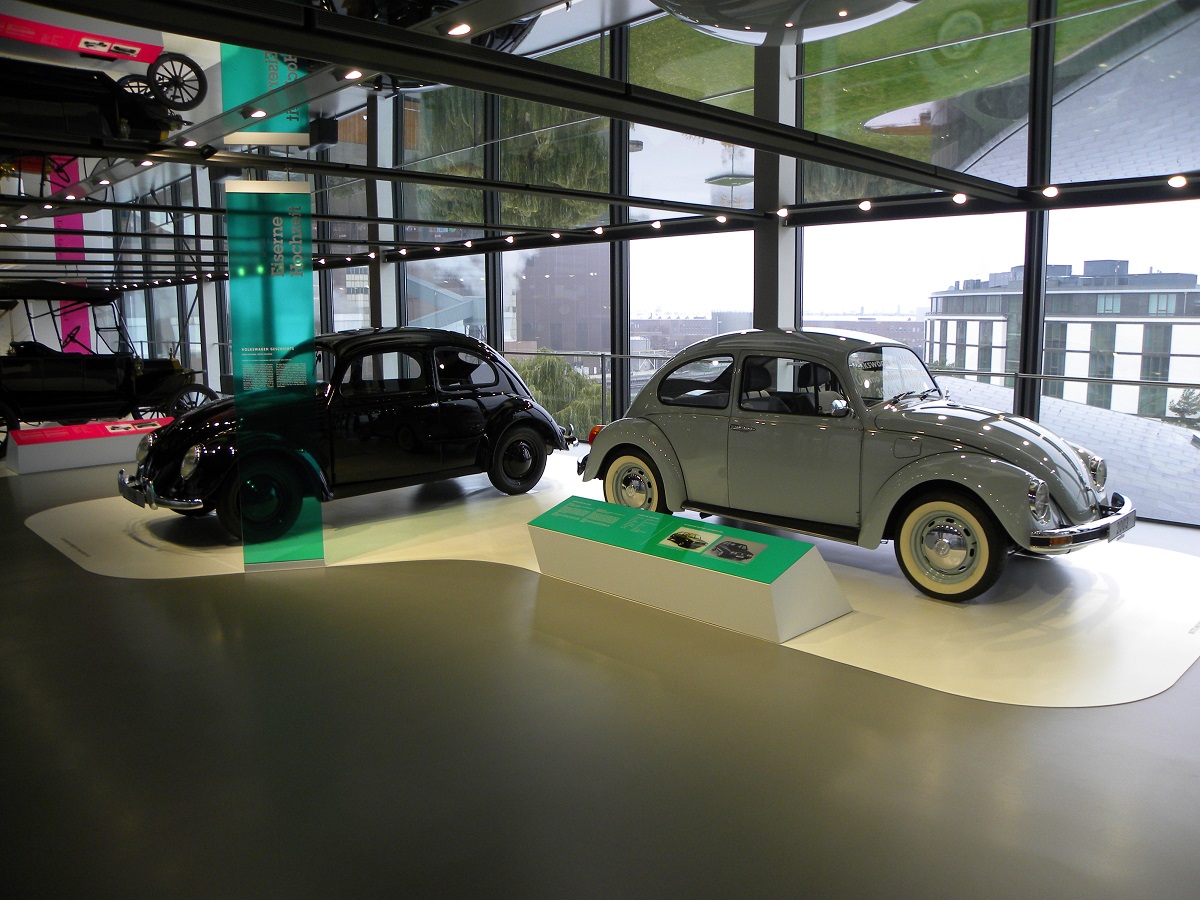 Autostadt is de plek waar de Volkswagen-groep het begrip merkbeleving tot uiting brengt. Wij namen er een kijkje en zochten uit of het alleen voor VAG-liefhebbers is of dat iedereen geweest moet zijn.