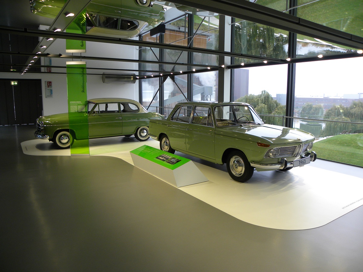 Autostadt is de plek waar de Volkswagen-groep het begrip merkbeleving tot uiting brengt. Wij namen er een kijkje en zochten uit of het alleen voor VAG-liefhebbers is of dat iedereen geweest moet zijn.