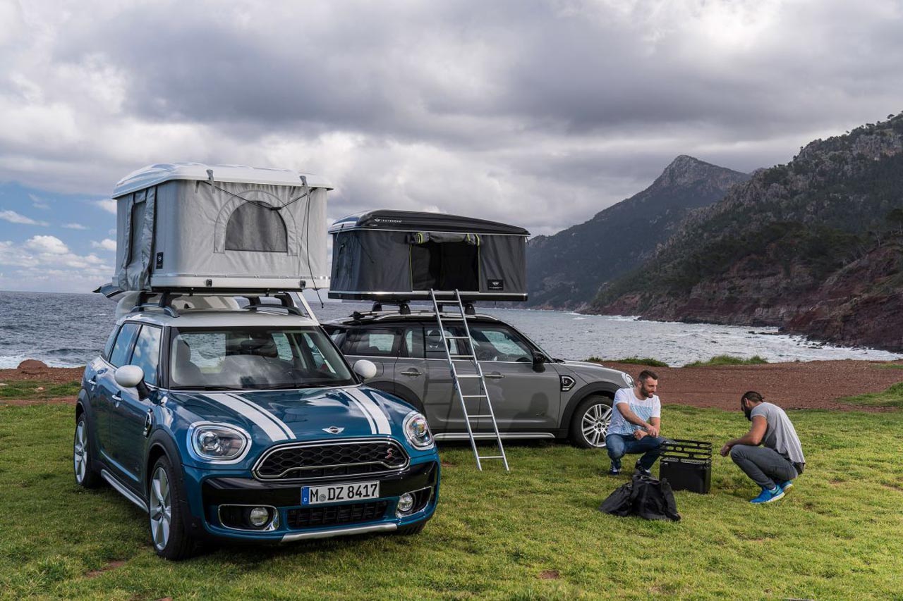 Mini heeft de firma Autohome de Airtop ontwikkeld, een uitklapbare tent voor op het dak van de Countryman.