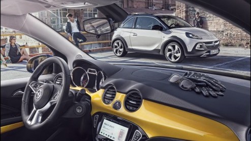 Opel heeft de Adam Rocks onthuld. In feite een allroad-versie van de Adam met een zomers tintje. Het stoffen dak kan namelijk tot de C-stijl geopend worden.