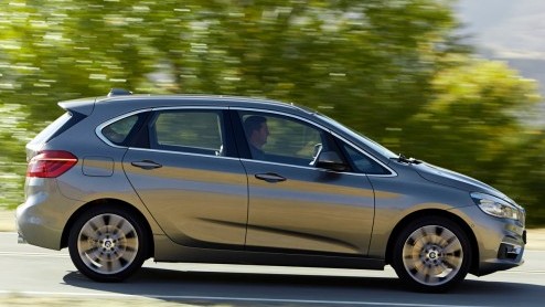 BMW heeft officieel het doek getrokken van de 2 Serie Active Tourer. De eerste MPV-achtige van het merk heeft anders dan zijn concerngenoten een aandrijfconcept met voorwielaandrijving.