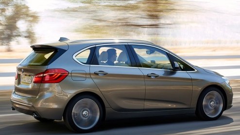 BMW heeft officieel het doek getrokken van de 2 Serie Active Tourer. De eerste MPV-achtige van het merk heeft anders dan zijn concerngenoten een aandrijfconcept met voorwielaandrijving.