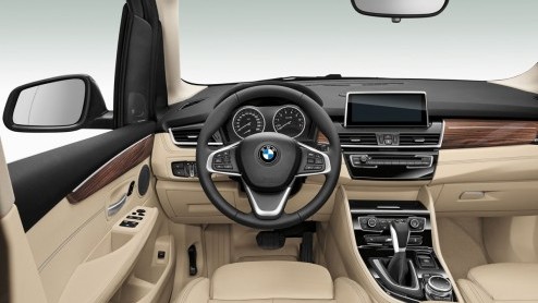 BMW heeft officieel het doek getrokken van de 2 Serie Active Tourer. De eerste MPV-achtige van het merk heeft anders dan zijn concerngenoten een aandrijfconcept met voorwielaandrijving.