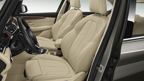 BMW heeft officieel het doek getrokken van de 2 Serie Active Tourer. De eerste MPV-achtige van het merk heeft anders dan zijn concerngenoten een aandrijfconcept met voorwielaandrijving.