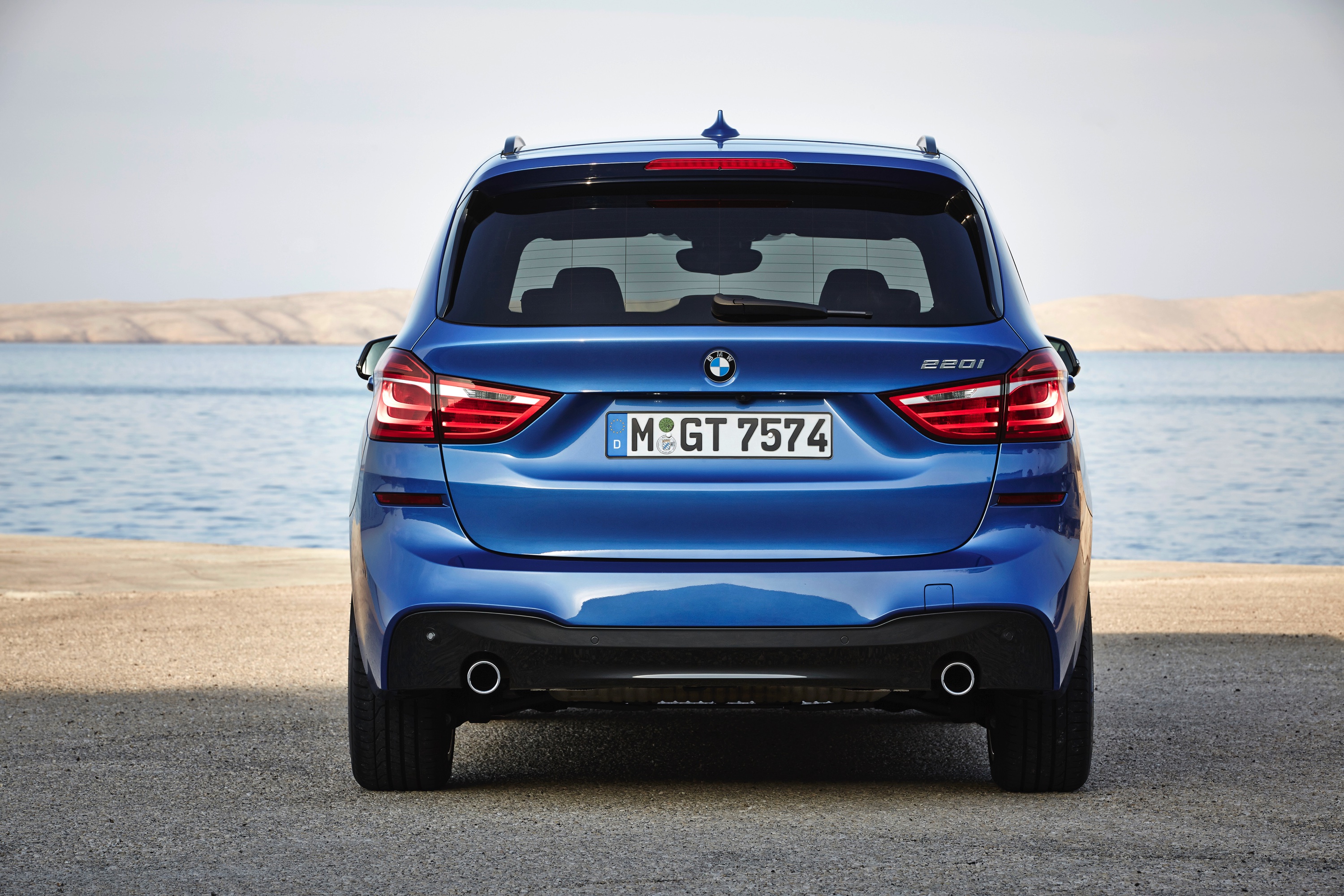 Hij staat op het platform van de nieuwe Mini en heeft de motor van de Mini Cooper S. Toch is de BMW 2 Serie Gran Tourer veel meer dan een bijzonder corpulente Mini met zeven zitplaatsen, blijkt tijden