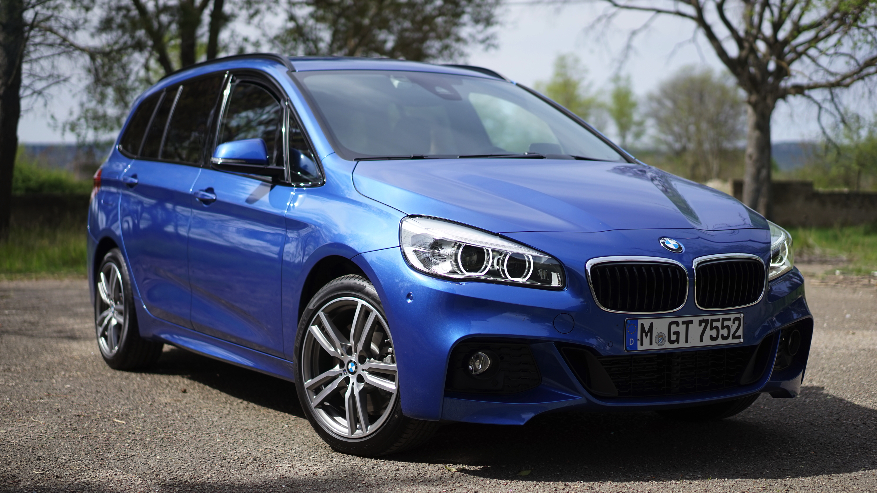 Hij staat op het platform van de nieuwe Mini en heeft de motor van de Mini Cooper S. Toch is de BMW 2 Serie Gran Tourer veel meer dan een bijzonder corpulente Mini met zeven zitplaatsen, blijkt tijden