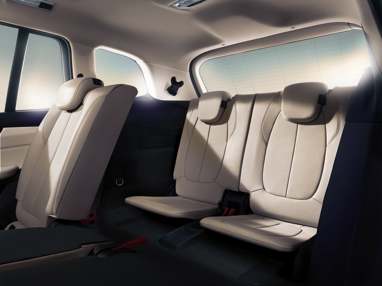 BMW maakt de prijzen van de 2 Serie Gran Tourer bekend en zet de vijf- en zevenzits MPV vanaf 6 juni in de Nederlandse showrooms. De 214d en 216d scoren 20% bijtelling.