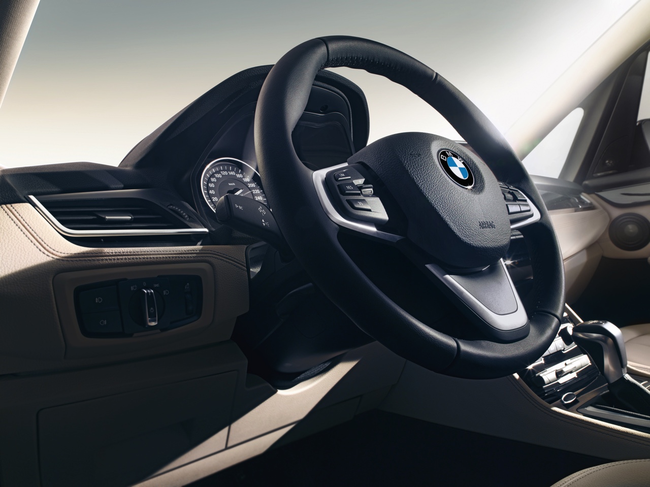 BMW maakt de prijzen van de 2 Serie Gran Tourer bekend en zet de vijf- en zevenzits MPV vanaf 6 juni in de Nederlandse showrooms. De 214d en 216d scoren 20% bijtelling.