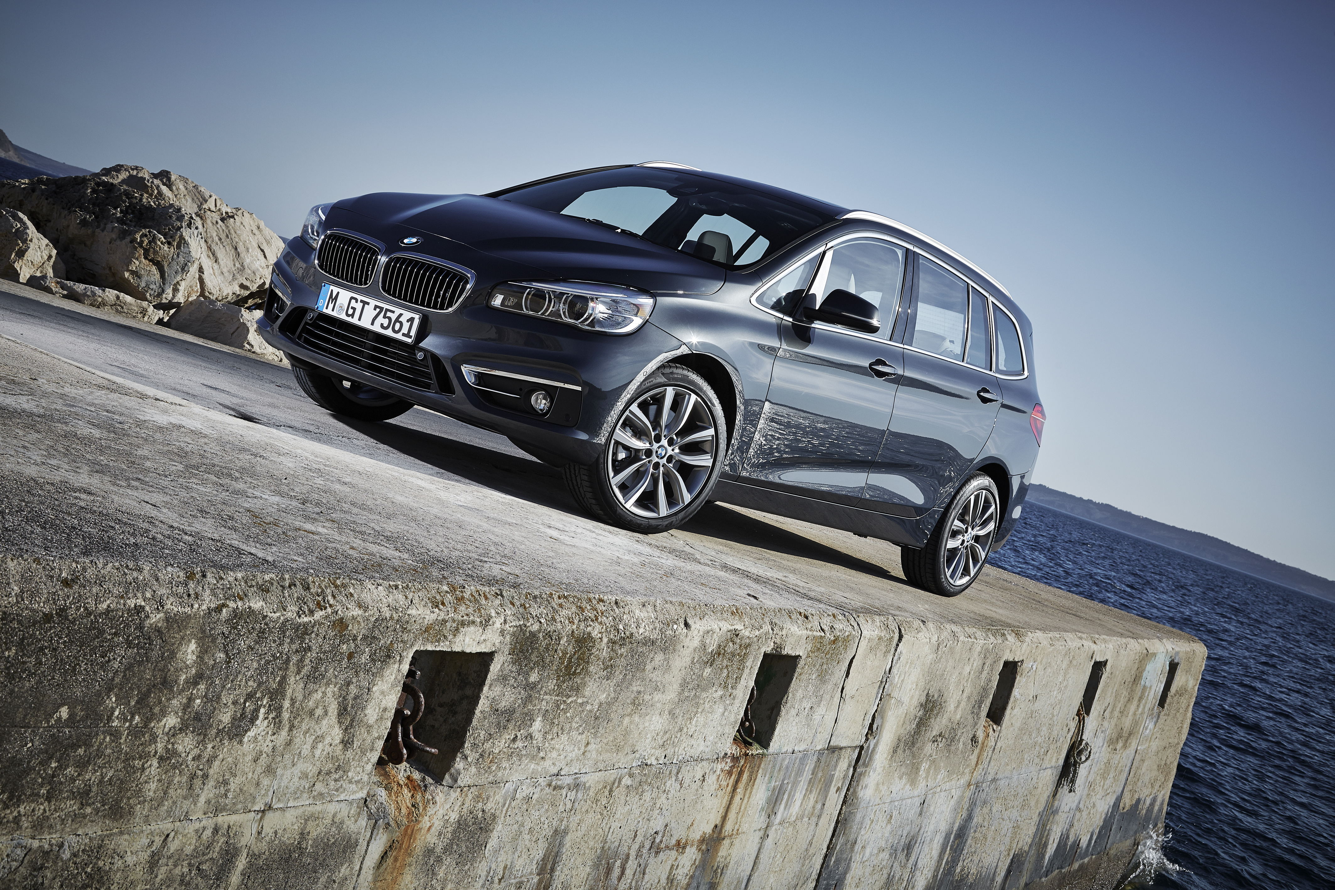 BMW 2 Serie Gran Tourer nu naast 220d xDrive ook als 218d xDrive leverbaar. BMW biedt de MPV nu in twee varianten met vierwielaandrijving aan.