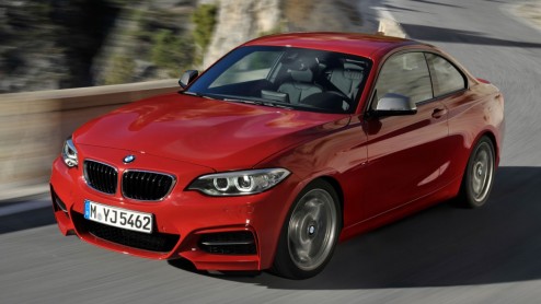 Een verrassing is de BMW 2 Serie eigenlijk niet meer. De coup is al vele malen vrijwel zonder camouflage op internet aangetroffen. Nu heeft BMW dan eindelijk zelf de 2 Serie officieel onthuld.