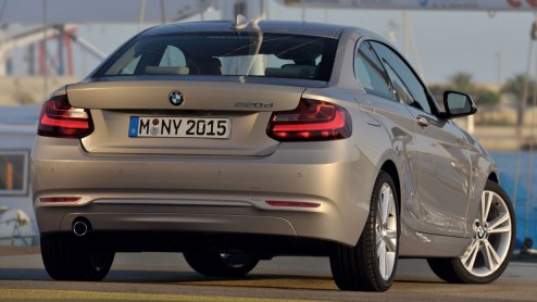 Een verrassing is de BMW 2 Serie eigenlijk niet meer. De coup is al vele malen vrijwel zonder camouflage op internet aangetroffen. Nu heeft BMW dan eindelijk zelf de 2 Serie officieel onthuld.