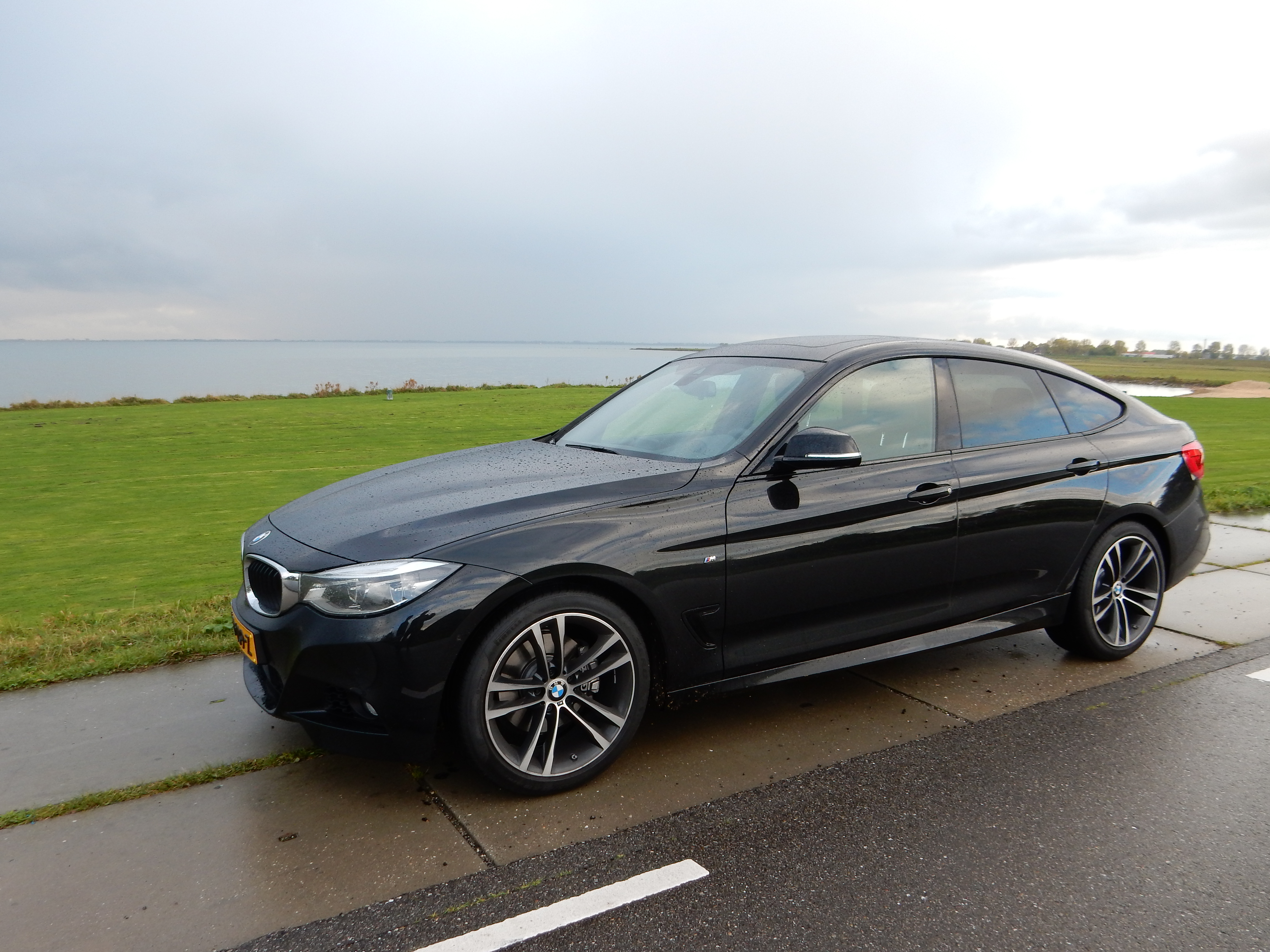 De BMW 3 Serie doet het goed, maar de 3 GT zie je als enige variant niet zo heel vaak rijden. Samen met de andere 3 Serie-modellen heeft hij nu een facelift gehad. Gaat hij nu vaker verkocht worden?