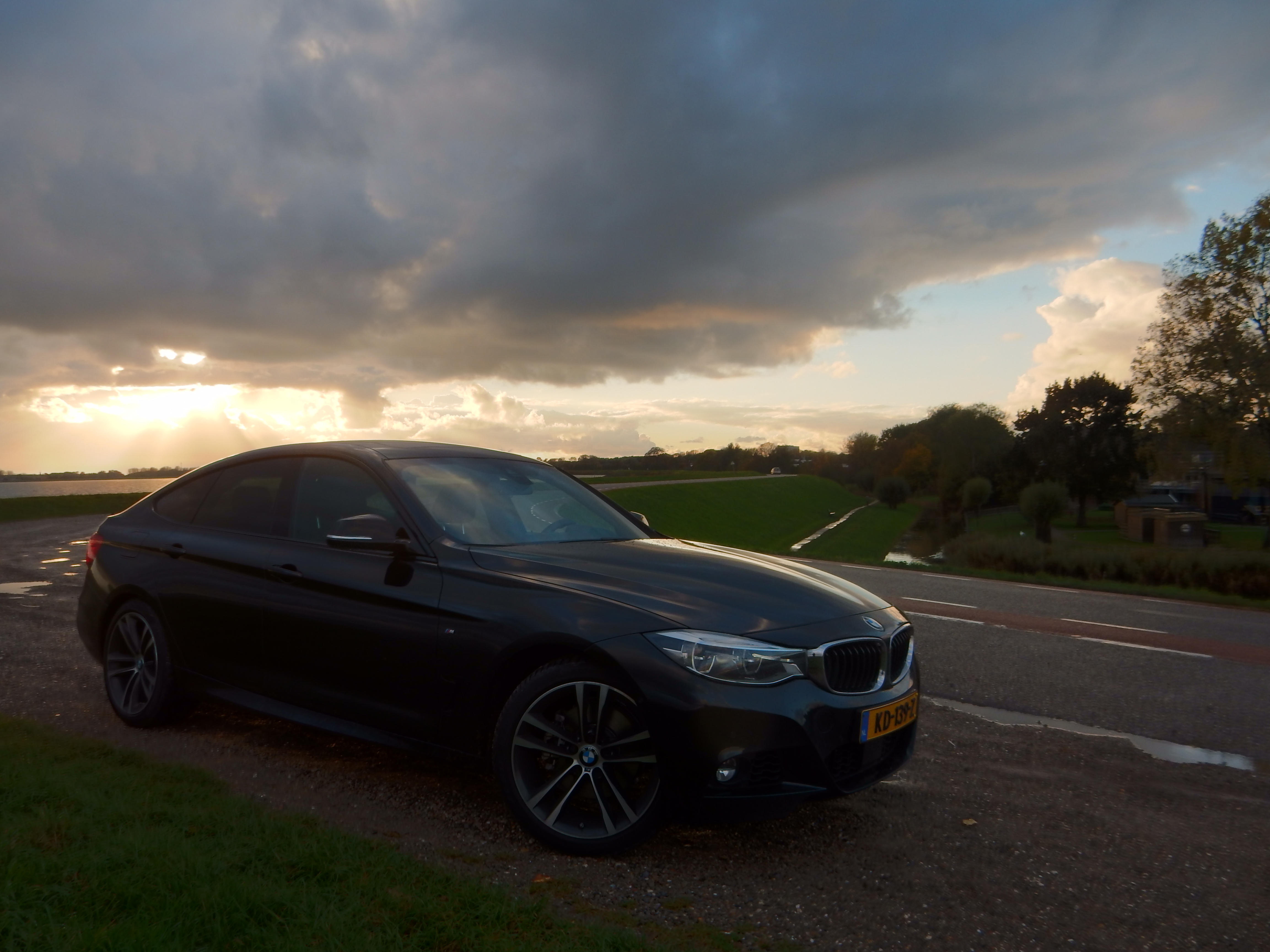De BMW 3 Serie doet het goed, maar de 3 GT zie je als enige variant niet zo heel vaak rijden. Samen met de andere 3 Serie-modellen heeft hij nu een facelift gehad. Gaat hij nu vaker verkocht worden?