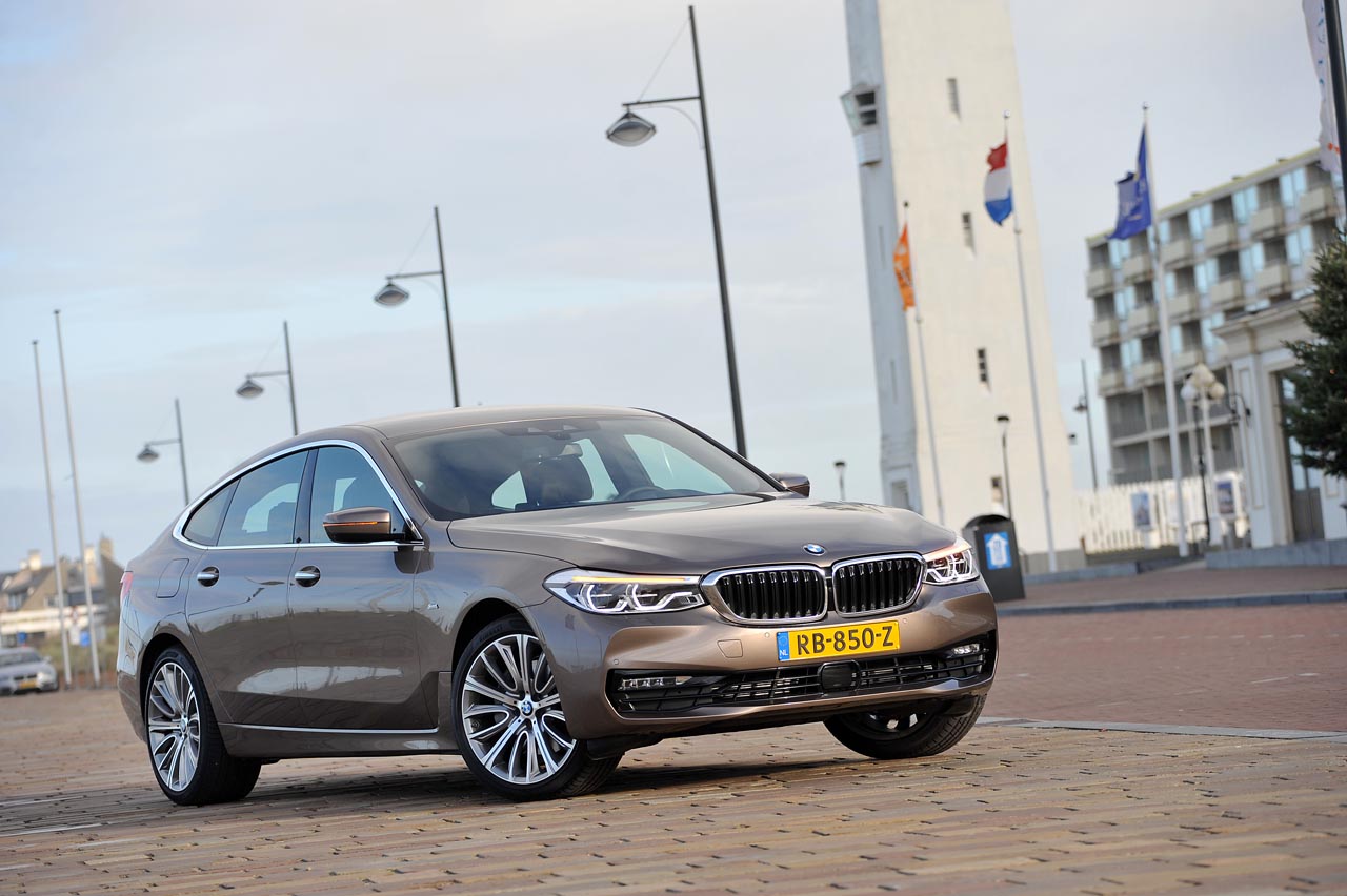 BMW volgt de 5 Gran Turismo op door de 6-serie Gran Turismo die een meer elegant voorkomen heeft.