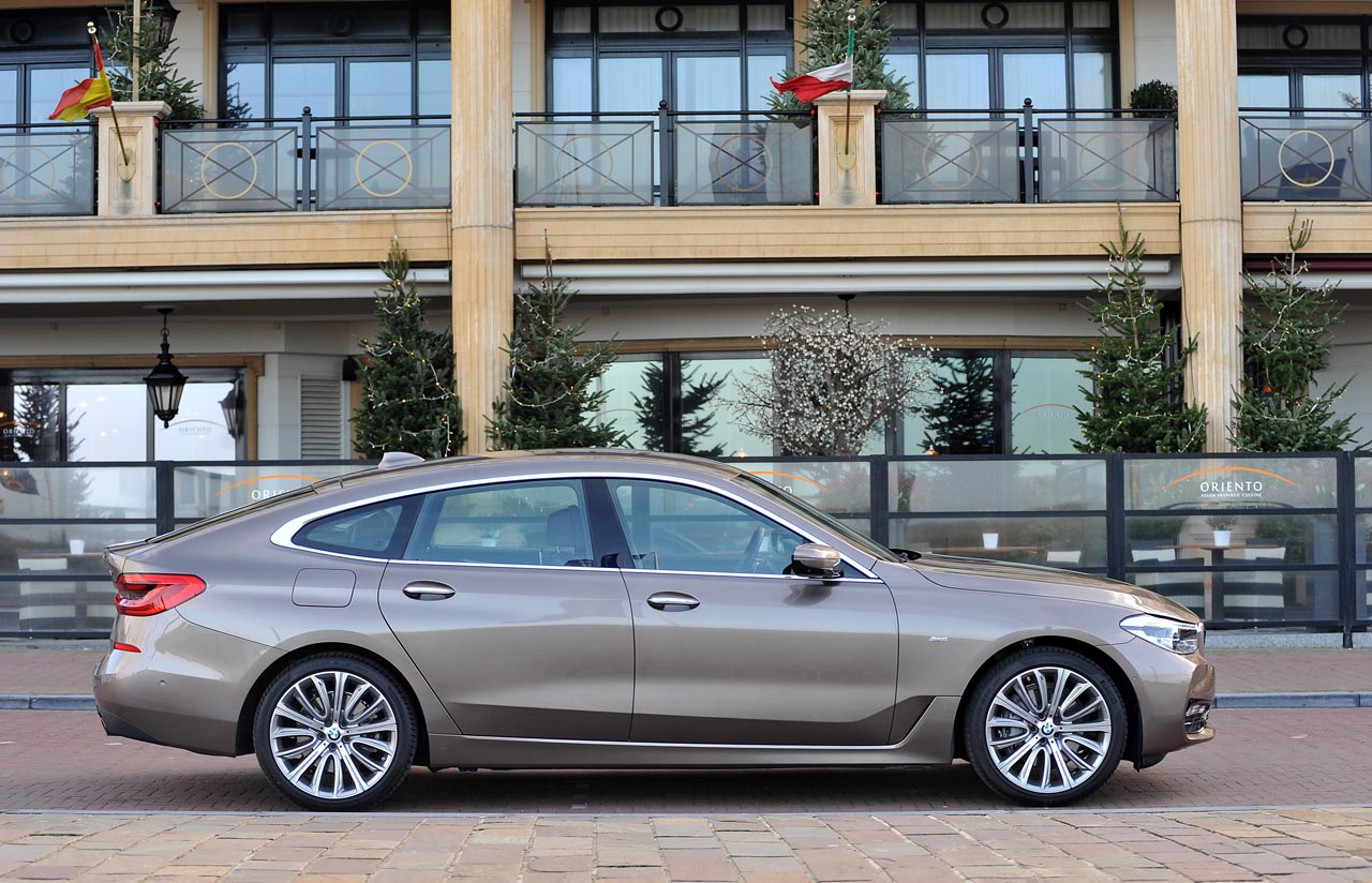 BMW volgt de 5 Gran Turismo op door de 6-serie Gran Turismo die een meer elegant voorkomen heeft.