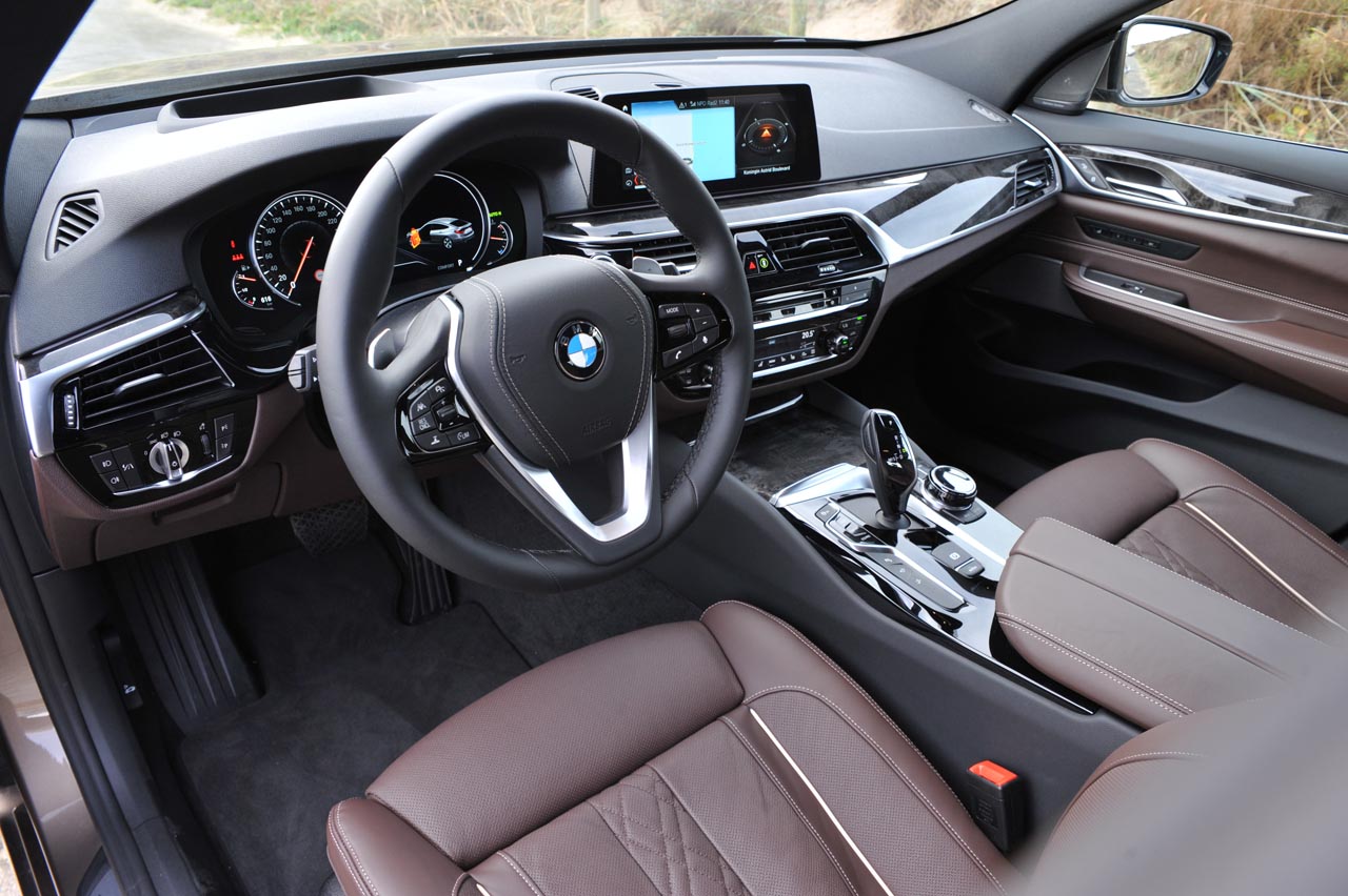 BMW volgt de 5 Gran Turismo op door de 6-serie Gran Turismo die een meer elegant voorkomen heeft.