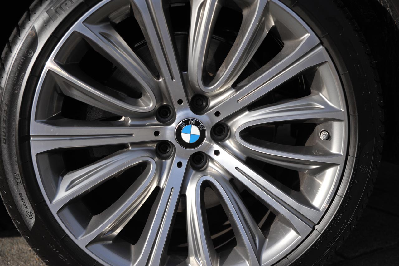 BMW volgt de 5 Gran Turismo op door de 6-serie Gran Turismo die een meer elegant voorkomen heeft.