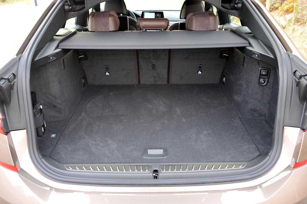 BMW volgt de 5 Gran Turismo op door de 6-serie Gran Turismo die een meer elegant voorkomen heeft.