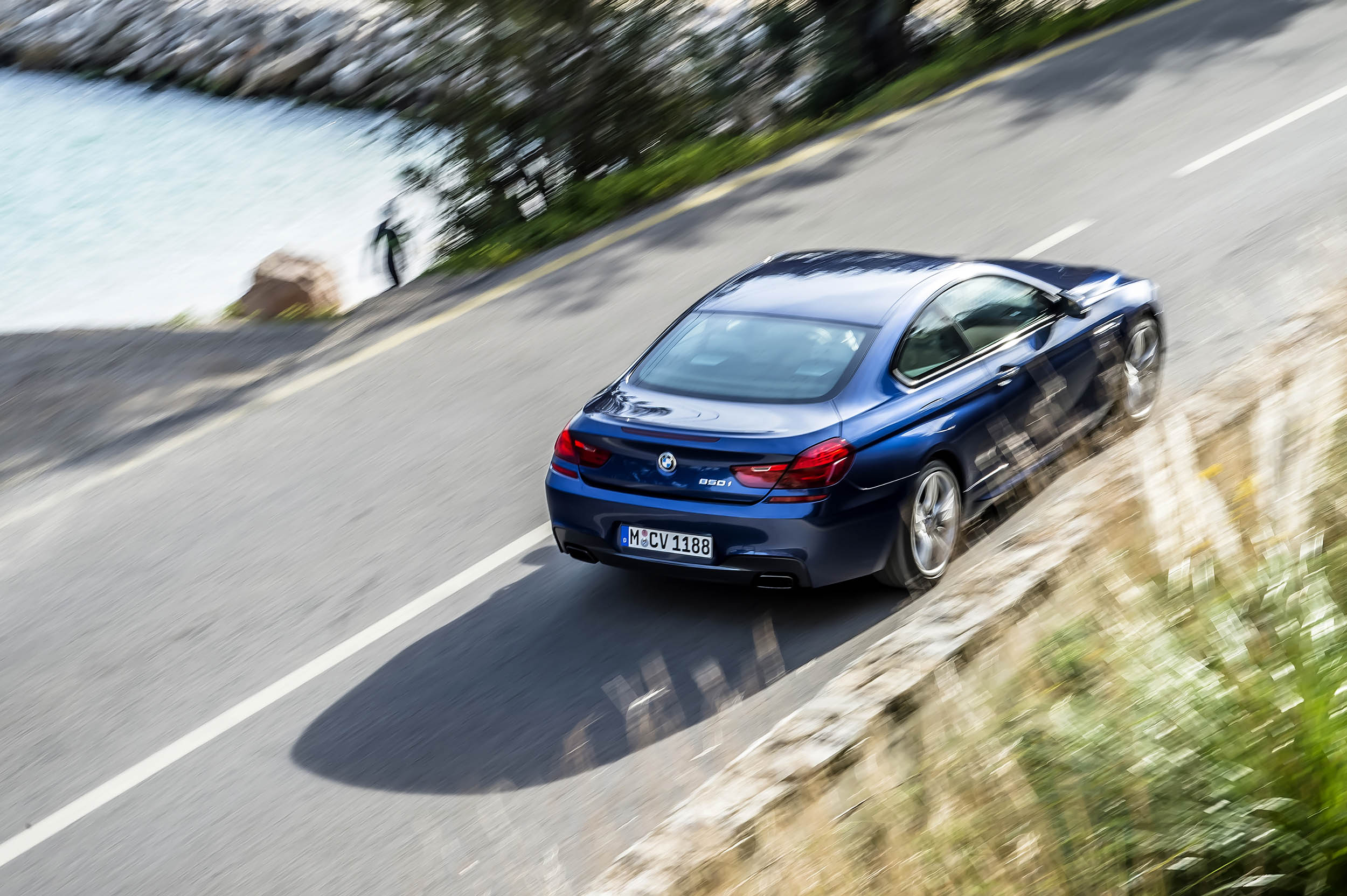 Klanten van de BMW 6 Serie hadden twee eisen: hij moest meer geluid gaan maken ?n wat sportiever rijden. Wij mochten op de wegen rond Lissabon uitzoeken of BMW geluisterd heeft. Een eerste indruk.
