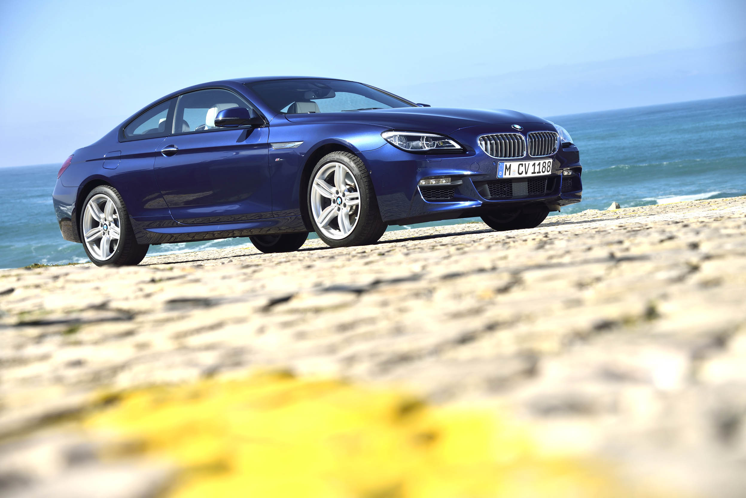 Klanten van de BMW 6 Serie hadden twee eisen: hij moest meer geluid gaan maken ?n wat sportiever rijden. Wij mochten op de wegen rond Lissabon uitzoeken of BMW geluisterd heeft. Een eerste indruk.