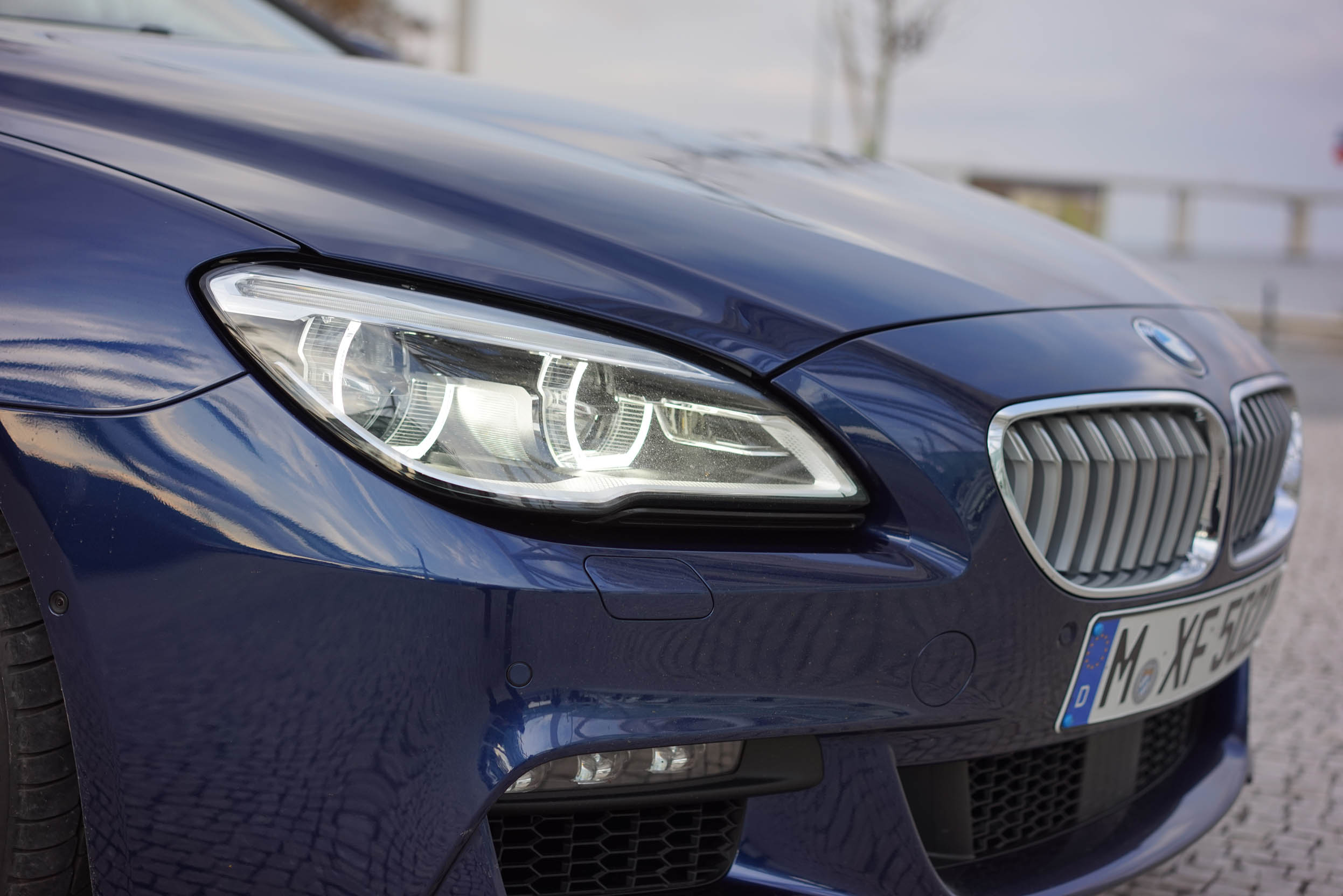 Klanten van de BMW 6 Serie hadden twee eisen: hij moest meer geluid gaan maken ?n wat sportiever rijden. Wij mochten op de wegen rond Lissabon uitzoeken of BMW geluisterd heeft. Een eerste indruk.