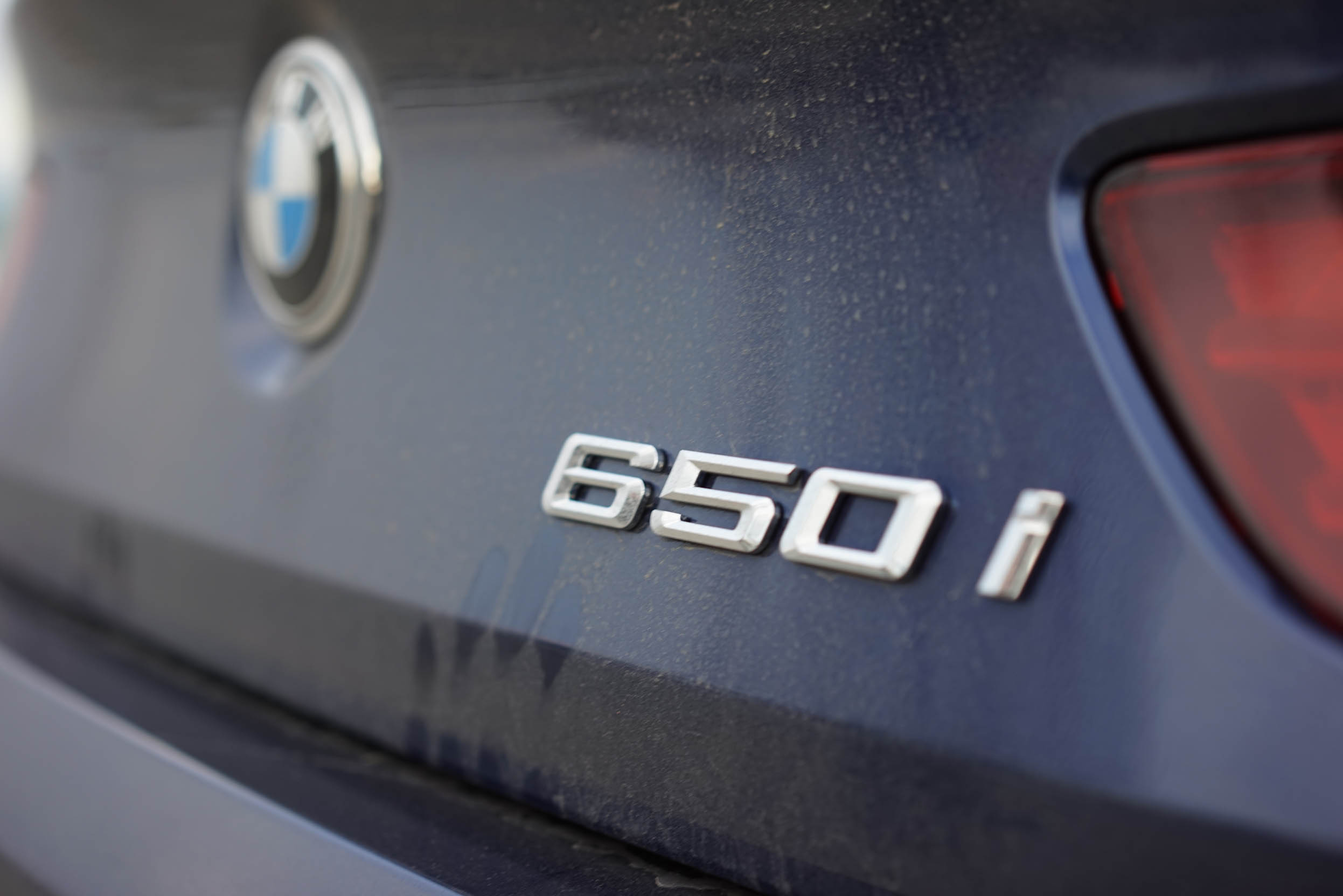 Klanten van de BMW 6 Serie hadden twee eisen: hij moest meer geluid gaan maken ?n wat sportiever rijden. Wij mochten op de wegen rond Lissabon uitzoeken of BMW geluisterd heeft. Een eerste indruk.