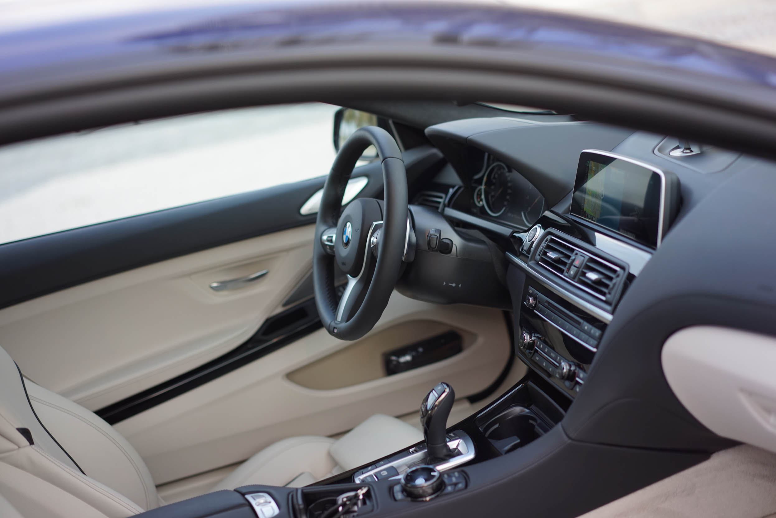 Klanten van de BMW 6 Serie hadden twee eisen: hij moest meer geluid gaan maken ?n wat sportiever rijden. Wij mochten op de wegen rond Lissabon uitzoeken of BMW geluisterd heeft. Een eerste indruk.