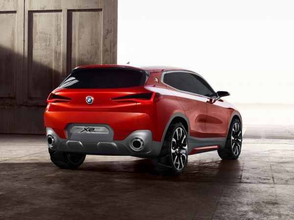 BMW heeft op de Autosalon van Parijs de Concept X2 gepresenteerd, een voorbode voor een auto tussen de X1 en X3.