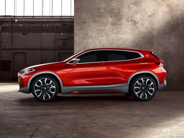 BMW heeft op de Autosalon van Parijs de Concept X2 gepresenteerd, een voorbode voor een auto tussen de X1 en X3.