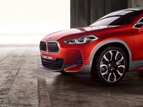 BMW heeft op de Autosalon van Parijs de Concept X2 gepresenteerd, een voorbode voor een auto tussen de X1 en X3.