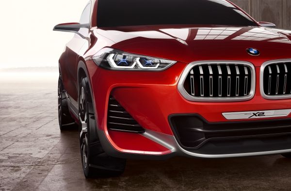BMW heeft op de Autosalon van Parijs de Concept X2 gepresenteerd, een voorbode voor een auto tussen de X1 en X3.