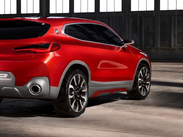 BMW heeft op de Autosalon van Parijs de Concept X2 gepresenteerd, een voorbode voor een auto tussen de X1 en X3.
