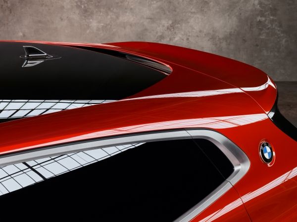 BMW heeft op de Autosalon van Parijs de Concept X2 gepresenteerd, een voorbode voor een auto tussen de X1 en X3.